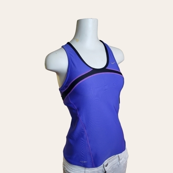 NIKE Dri-Fit Size Medium Tank - Picture 2 of 10
